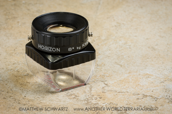 Magnifying loupe